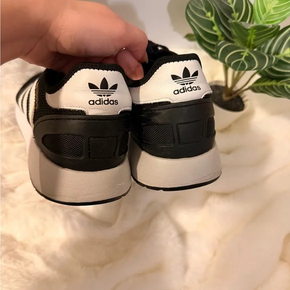 Adidas Black and White Sneakers with Gold Detail - Picture 5 of 7